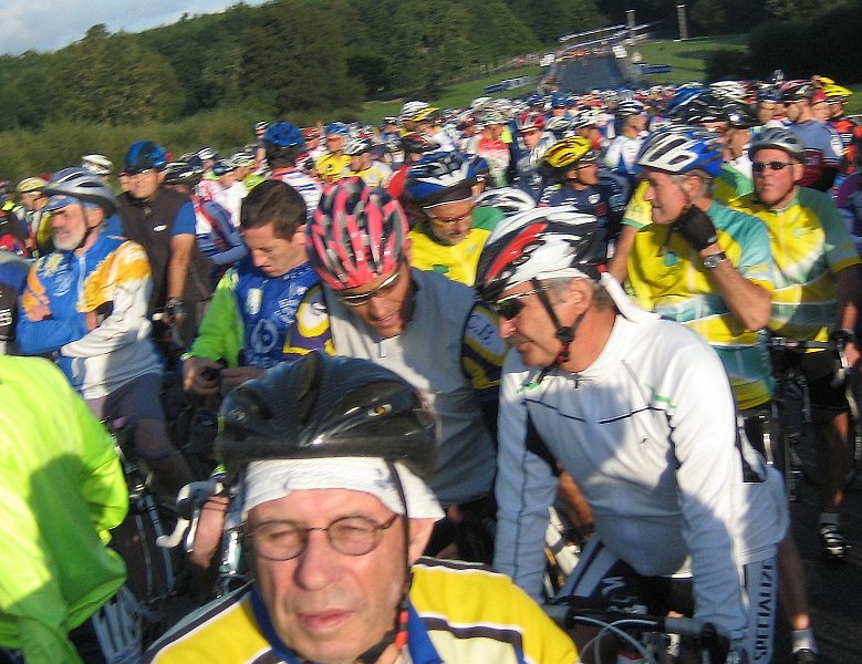 2011-08-26 04 07 Rando Plouay Attente du depart des parcours cyclotouristes.JPG